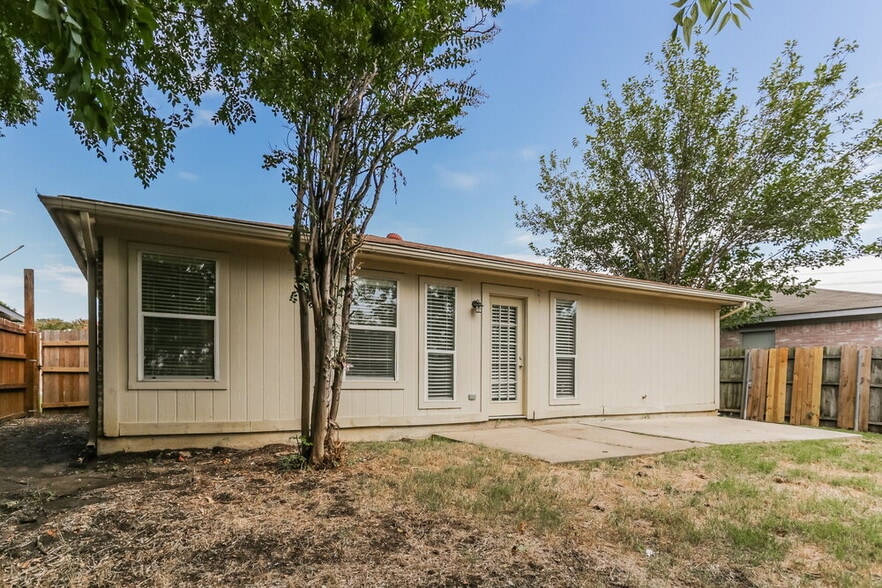 Building Photo - 2092 Paint Pony Ln