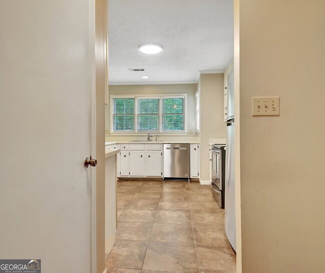 Building Photo - 135 Windham Way