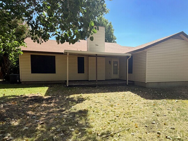 Building Photo - 1815 Cedarview Dr