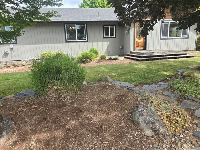 Building Photo - 3 bed 2 bath Family Home for Rent in Grant...