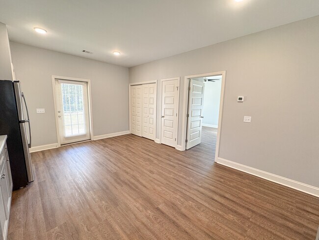 Building Photo - 232 Firefly Ln