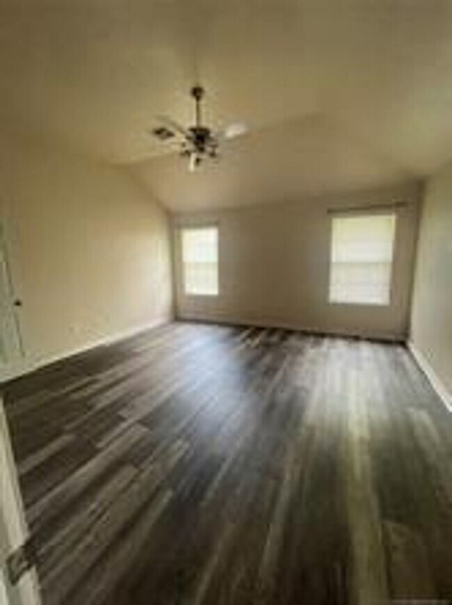 Building Photo - WOODCREEK ADDITION | PRIME LOCATION NEAR OU