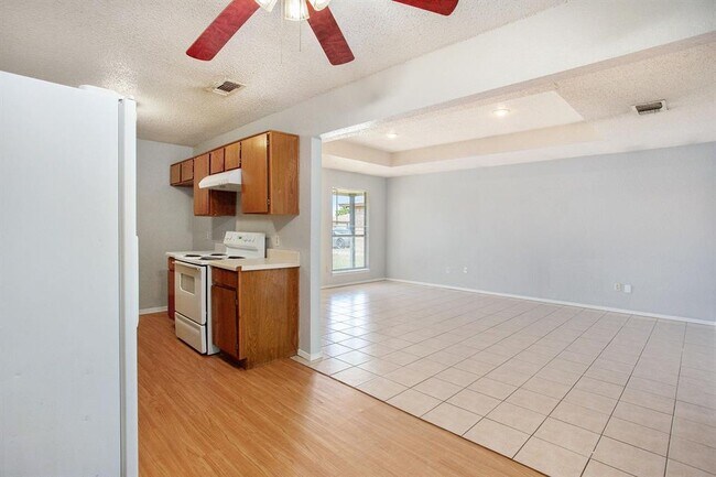 Building Photo - 3710 Hulen Park Cir