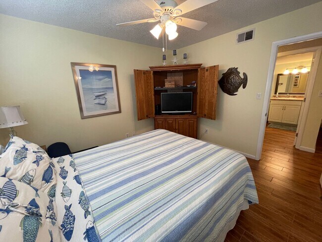 Building Photo - 2100 W Beach Drive