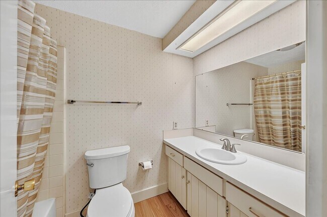Building Photo - Charming SE Boise Townhome Near the Greenbelt