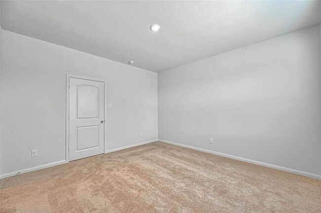 Building Photo - 553 Amberwood Pk Dr