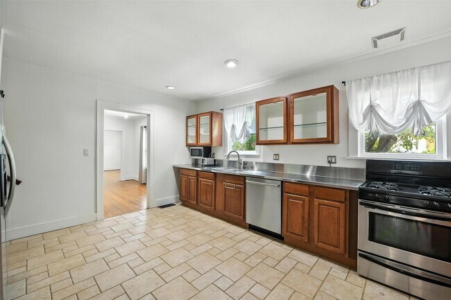 Building Photo - 4036 Dexter Ave