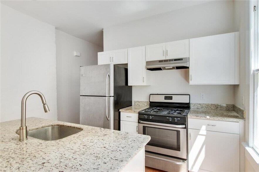 Building Photo - 500 S Hennessey St