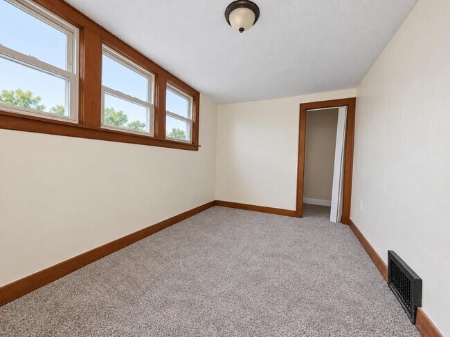 Building Photo - 636 Gridley Ave