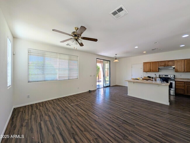Building Photo - 3848 E Pollack St