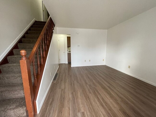 Building Photo - 521-F S Silverwood Lane