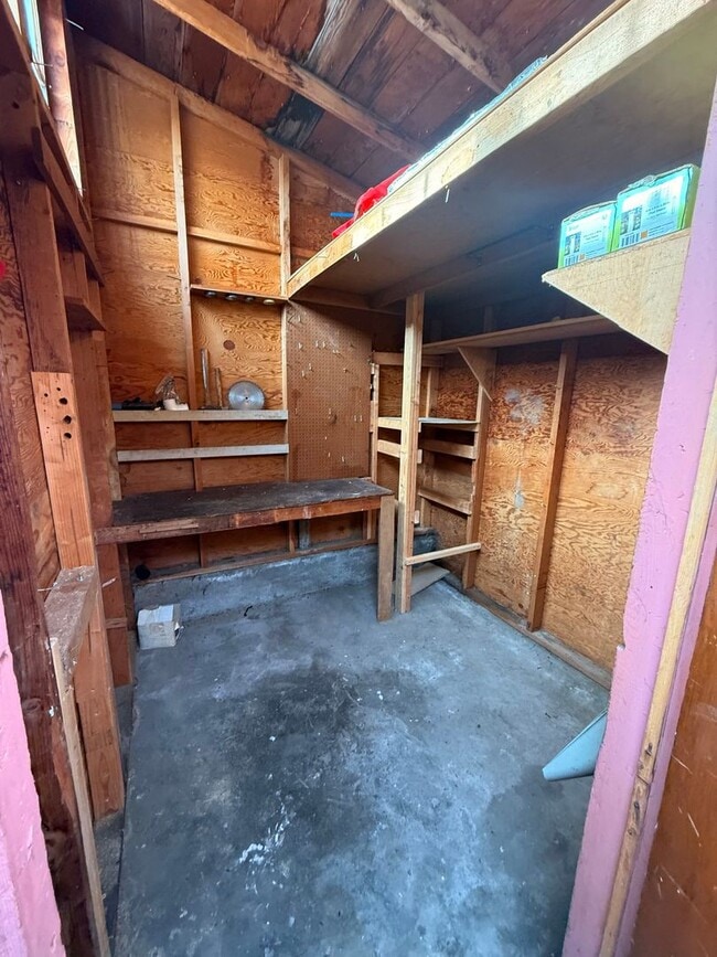 Building Photo - Charming  2 Bed 1 Bath Close to downtown and 1.9 miles to Sky Lakes Medical Center and Oregon Tech