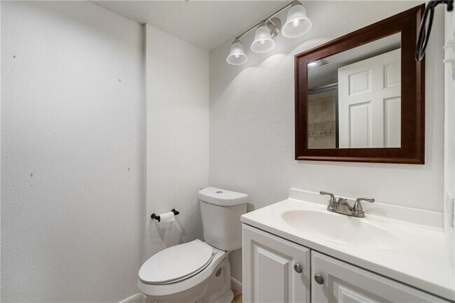 Building Photo - 4334 Ocean Dr