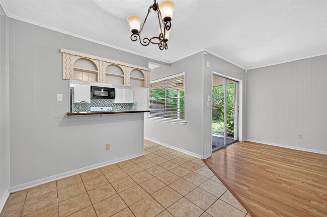 Building Photo - 3303 Palm Desert Ln