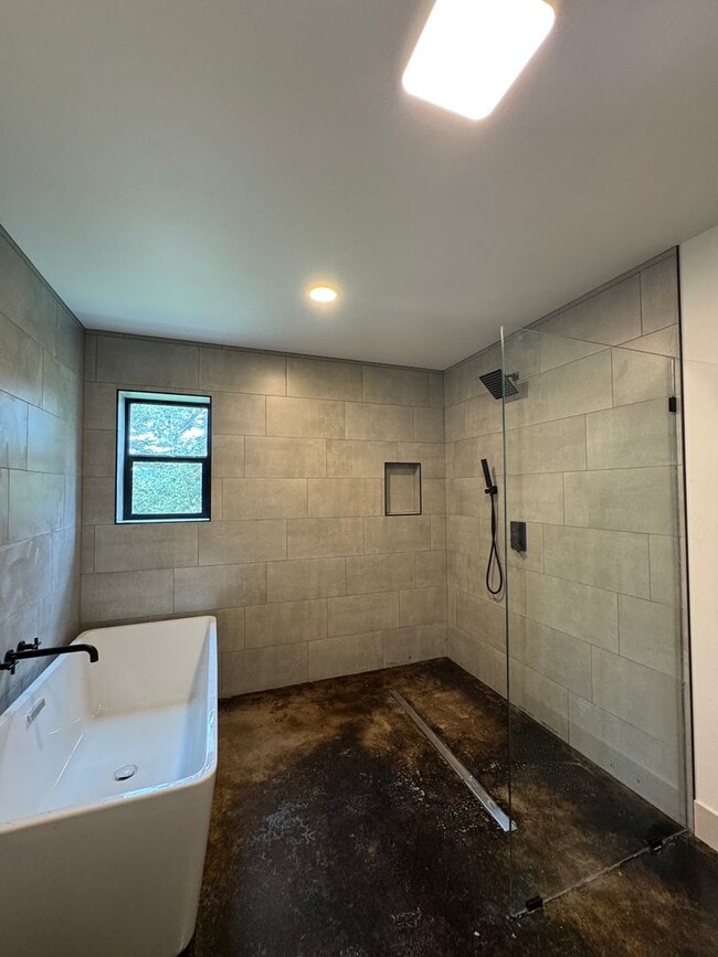 Building Photo - Luxury Rural Home Close to Town for Lease