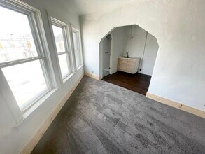Building Photo - 3325 Gratiot Ave