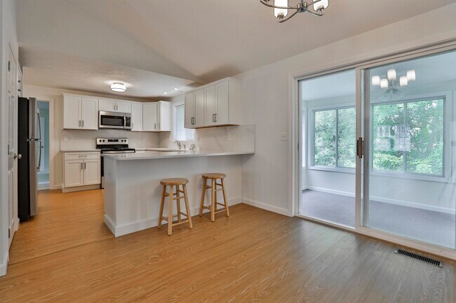 Building Photo - 4 Myopia Ln