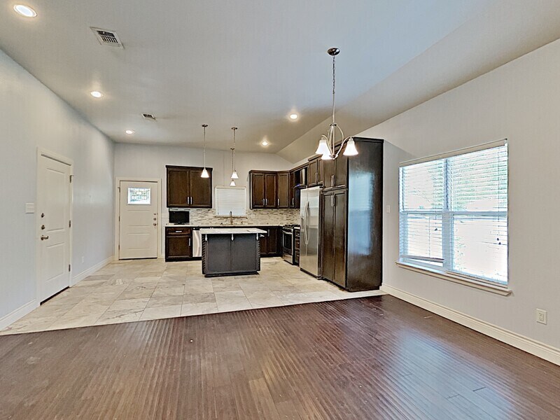 Building Photo - 1414 Record Crossing Rd