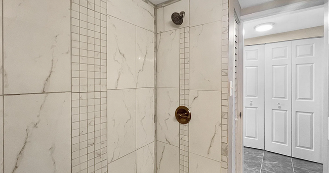 Building Photo - 3 bedroom 1 bath house for rent near Iroqu...