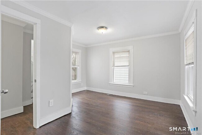 Building Photo - 393 Huntington St