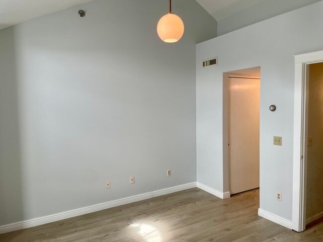 Building Photo - Luxury 2 Bedroom Condo in Centennial Lakes...