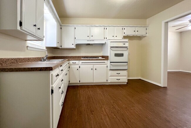 Building Photo - 3137 SW 65th Pl