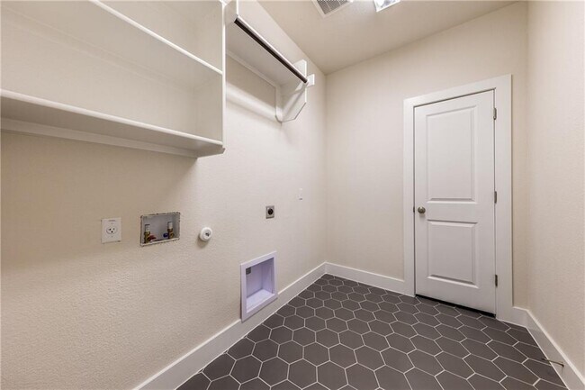 Building Photo - 844 Paseo de Castana Wy