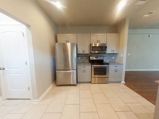 Building Photo - Beautiful Home with Everything in the Windcrest Gardens!