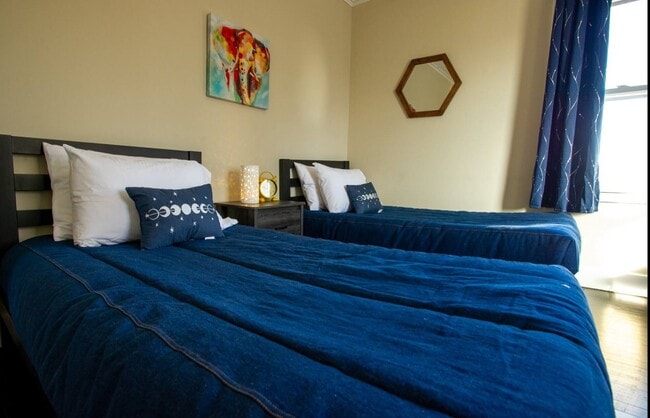 Building Photo - Large Fully Furnished Home, Must See!