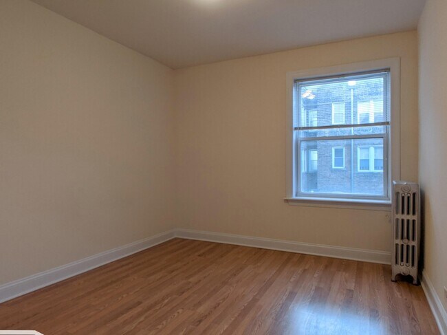 Building Photo - 2600 N Kimball Ave