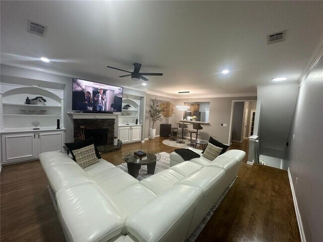 Building Photo - 2011 Appaloosa Mill Cir NE