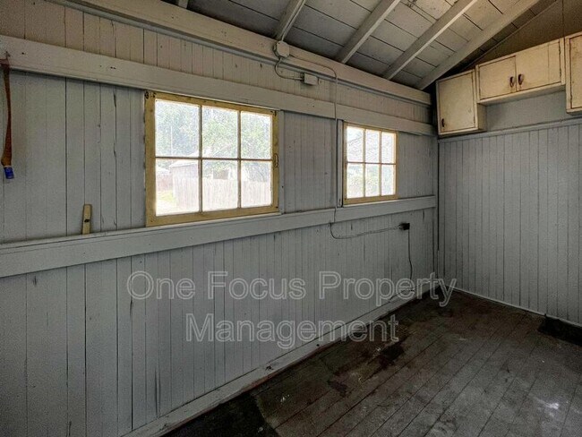 Building Photo - 1028 Park Ave