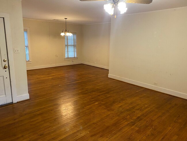 Building Photo - 600 Minden St