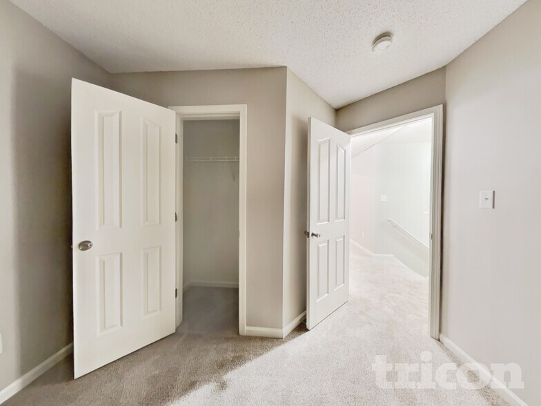 Building Photo - 9737 Aviary Hill Way