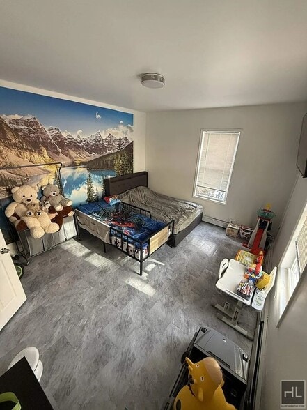 Building Photo - W 15th St