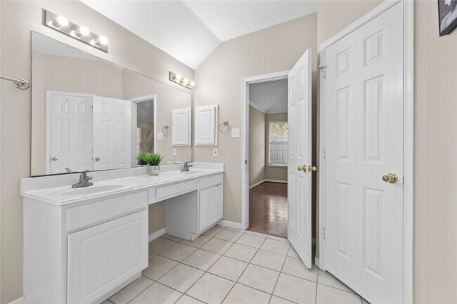 Building Photo - 8619 Bridge Park Dr