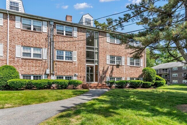 Primary Photo - 23 Edgelawn Ave