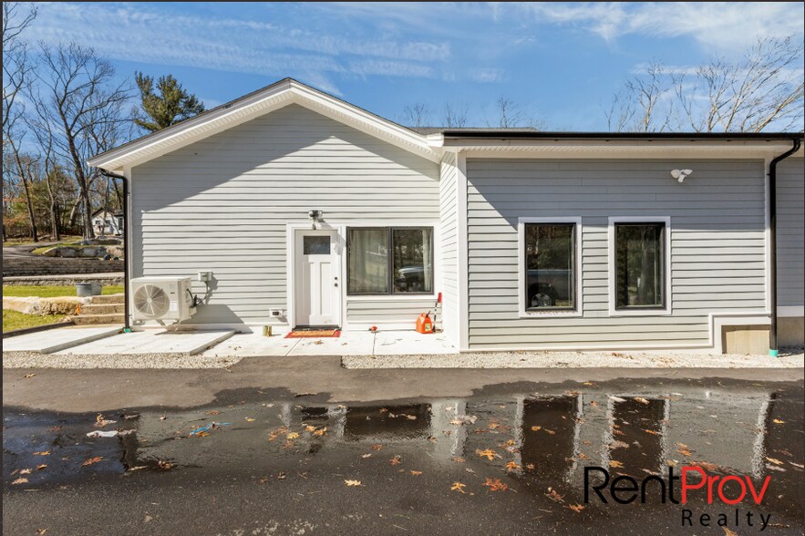 Building Photo - 517 Country View Dr