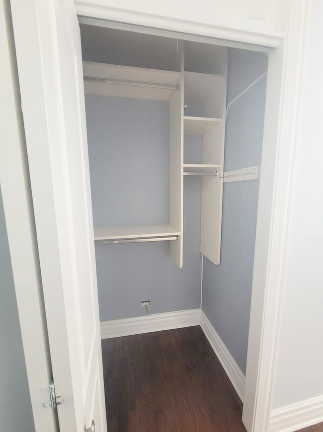 Building Photo - 1704 N Wells St