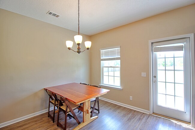 Building Photo - 50 Sunflower Cir NE