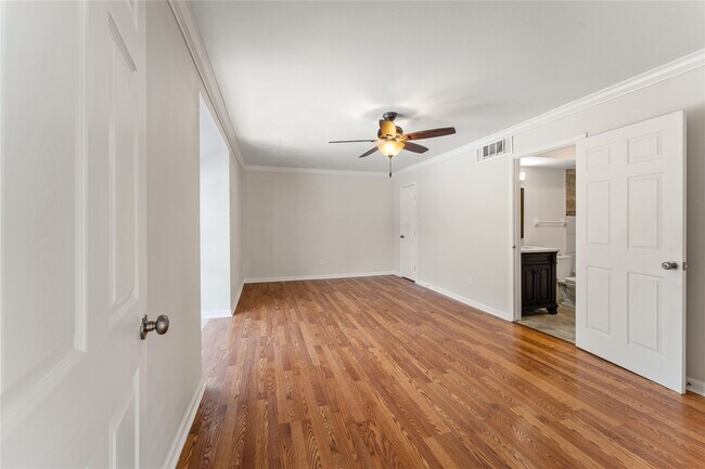 Building Photo - 12633 Memorial Dr