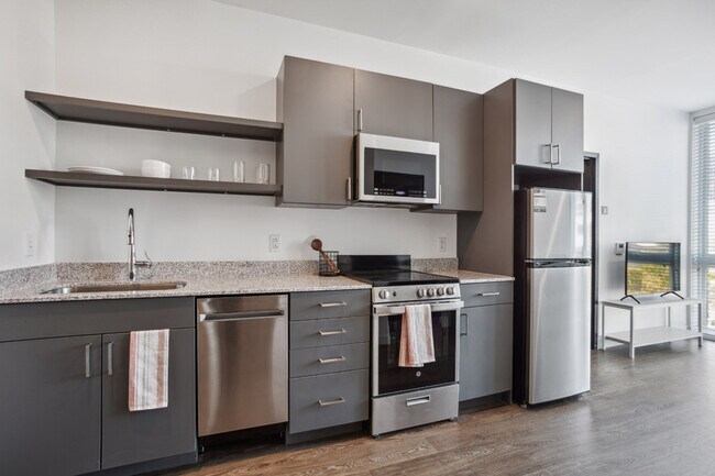Midtown 2x2 - Kitchen - Broadview at Vanderbilt