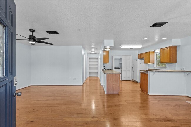 Building Photo - 336 Reppert St