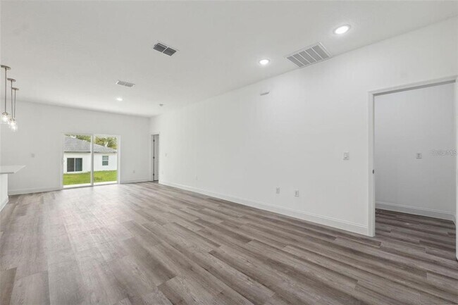Building Photo - 6062 SW 154th Place Rd