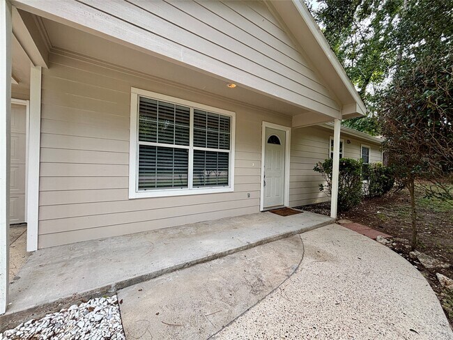 Building Photo - 10642 Royal Pines Dr