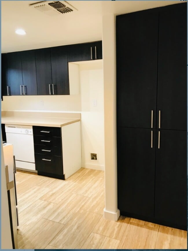 Building Photo - 13012 Riverside Dr