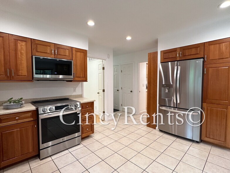 Building Photo - 7716 Creekwood Ln