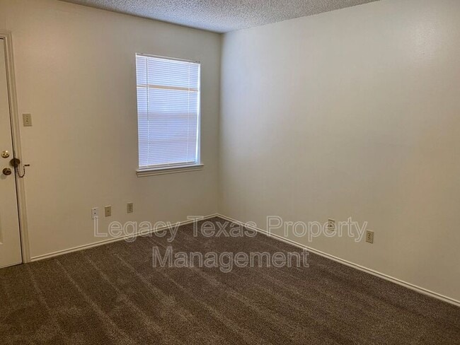 Building Photo - 1412 Courtney Pl