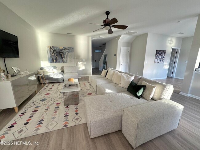 Building Photo - 1674 Hawkins Cove Dr E