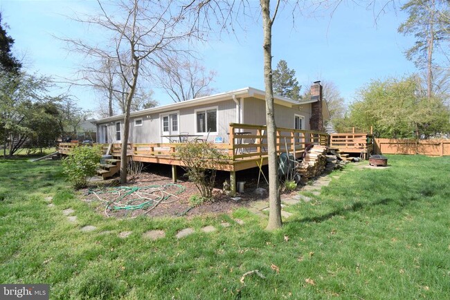 Building Photo - 8811 Badger Dr